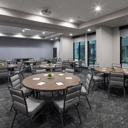 Courtyard by Marriott Houston Heights/I-10 Отели рядом с достопримечательностью «Хьюстон Хайтс»