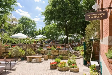 Hotel Zur Henne Отели в г. Лауха