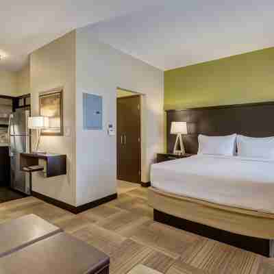 Staybridge Suites ST Louis - Westport Rooms