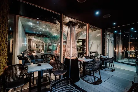 Boutique Hotel11 Rooftop Spa Отели рядом с достопримечательностью «Agrokomplex»