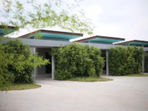 Valee Home & Food Hotels in Ban Na