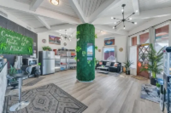 Canyon's Edge Route 66 Motel