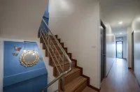 The Moon Night Hotel - Hostales