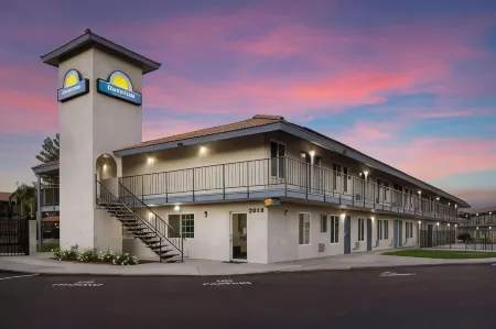Days Inn by Wyndham Bakersfield