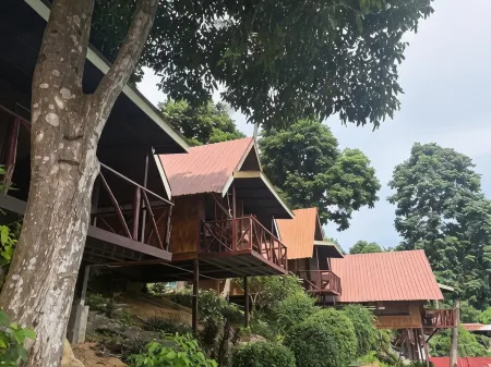 Phi Phi Ingphu Viewpoint Hotel Отели рядом с достопримечательностью «View Point»
