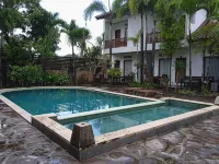 Family House Hotel Kuta فنادق في بوجوت