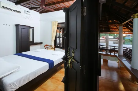 Palmy Lake Resort Отели рядом с достопримечательностью «Кидангампарамбу Сри Буванесвари Темпл»