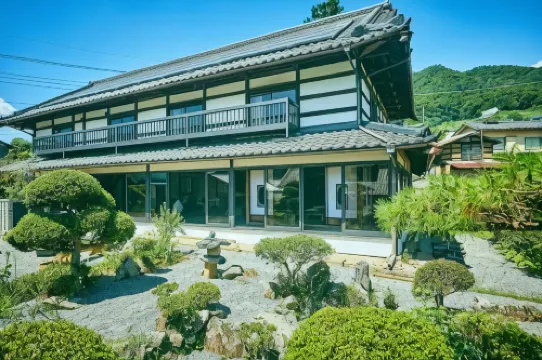 古民家宿るうふ　丘之家 甲州のホテル