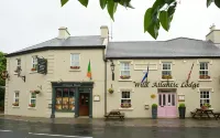 野生大西洋小屋 Dromore Wood Nature Reserve附近的飯店