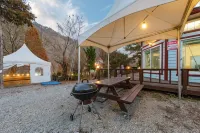Hongcheon Nolleowa Aegyeondongban Pension