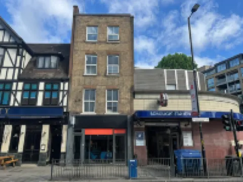 The Borough Hotels near Sir William Wallace Memorial