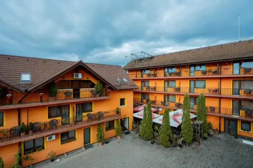Max International Hotel & Resort - Pet friendly