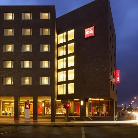 Ibis Hamburg Alsterring Отели рядом с достопримечательностью «Станция метро "Берне"»