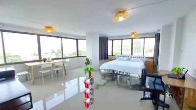 i Sea View Bangsaen Royal Beach Hotel in zona Bang Saen Walking Street