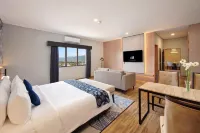 Aston Palu Hotel & Conference Center Hotell i South Lolu
