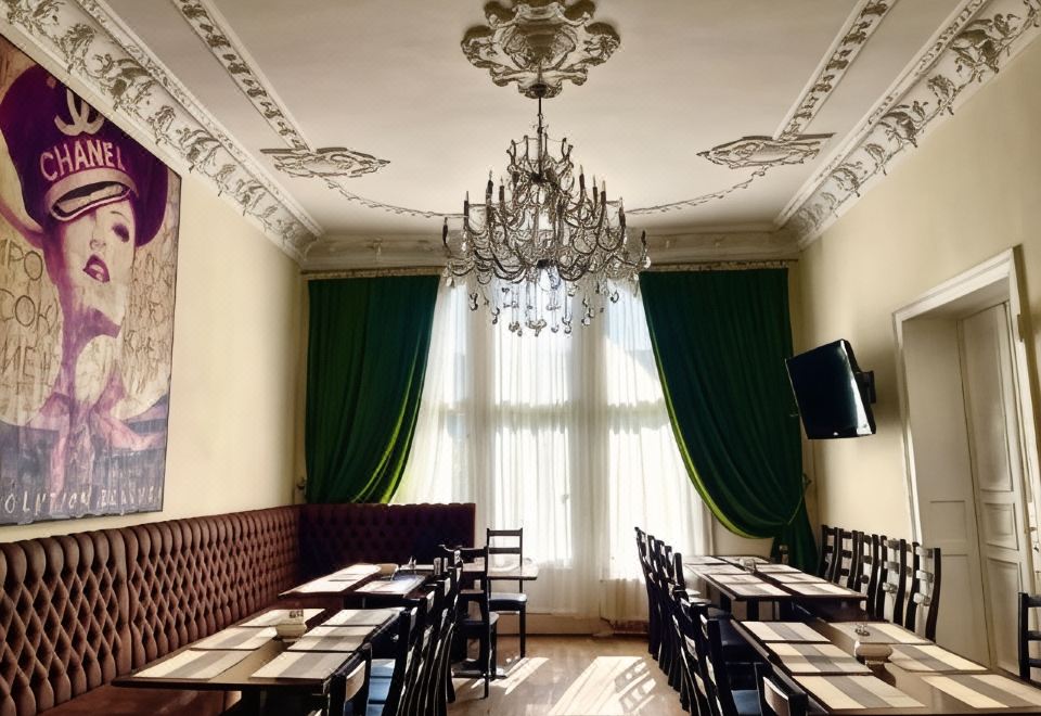 5. 어퍼 룸 호텔 ..