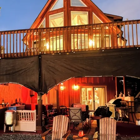 Cozy Swiss chalet with dazzling views 10 minutes from Mesa Verde National Park.