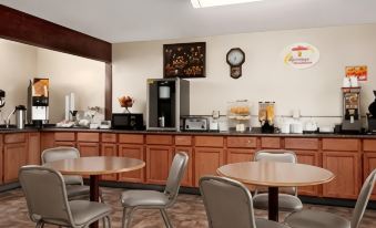 Super 8 by Wyndham Carlsbad