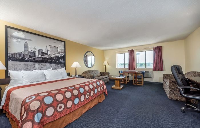 Super 8 by Wyndham Franklin/Middletown Area