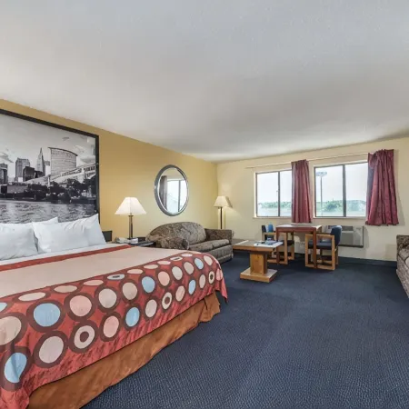 Super 8 by Wyndham Franklin/Middletown Area
