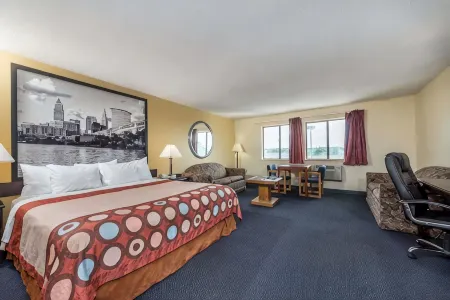 Super 8 by Wyndham Franklin/Middletown Area