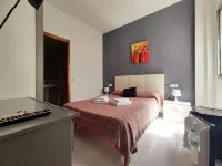 Hostal Neus - 2-Star