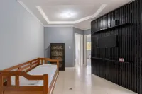 Apartment w/ Barbecue 850m From the Beach Acl0303 Hotels in Ingleses do Rio Vermelho