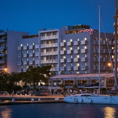 Moxy Patra Marina