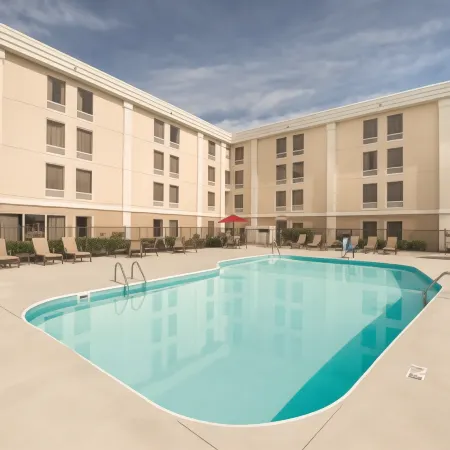 Hampton Inn Columbus-International Airport Отели рядом с Аэропорт Порт-Колумбус