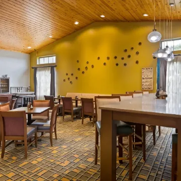 White Pines Inn & Suites