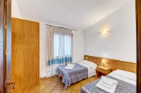 The Fantastic Residenza Badus Two Bedroom Sleeps Six - バルコニー