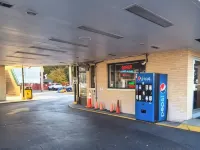 MOTEL EDGEBROOK CHICAGO NORTH SHORE  BY OYO - Bãi đậu xe