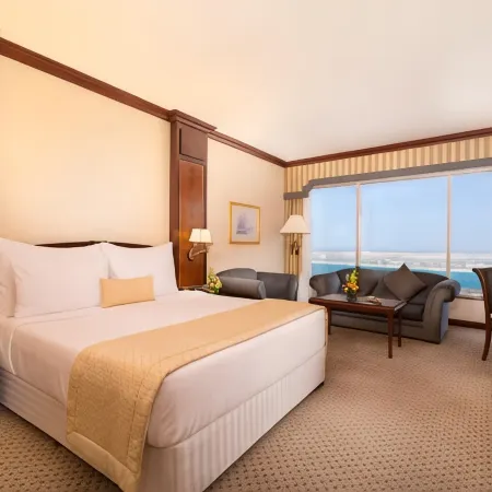 Corniche Hotel Abu Dhabi Отели рядом с достопримечательностью «Торговый центр Liwa Centre»