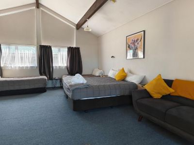 Chanel Court Motel
