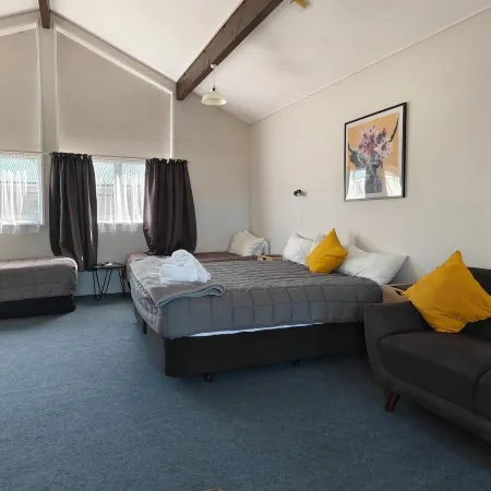 Chanel Court Motel