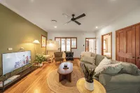 House of Fairy Wren - Fully renovated charming Queenslander! 10 Mins to BNE CBD! - 3-Star