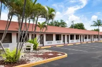 Super 8 by Wyndham, Florida City/Homestead/Everglades - parking