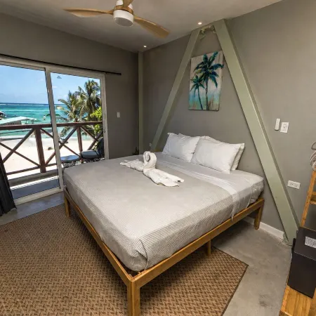Sandbar Beachfront Hostel & Restaurant