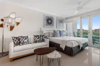 Ocean Breeze Villa - Apartments