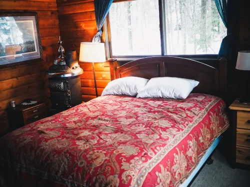 Quaint 2-bedroom Pan Abode Cedar Log cabin  on FENCE LAKE in Lac du Flambeau. - Alppimaja