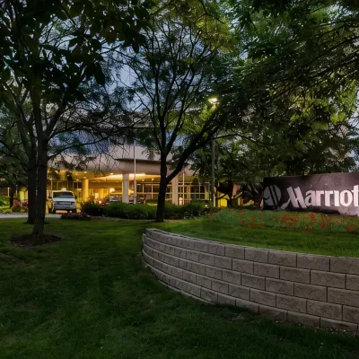 Marriott Melville Long Island Hotels near White Post Farms of Melville