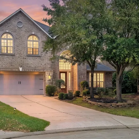 Cozy, Quiet 4-bedroom, 3.5 bathroom Home in The Woodlands