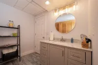 Plymouth private ocean front oversized suite on the bluff of Cape Cod Bay - 방갈로