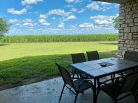 Charming Hilltop Hideaway Lodge in Blossom TX-4 bedroom- Sleeps up to 25