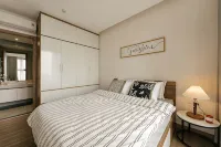 Flow Living 2BRs | WorkSpace | Ecopark