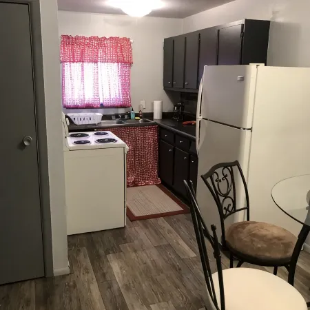 Cozy 1 bedroom apartment ideal for long or short stays! Pet friendly w/side yard
