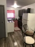 Cozy 1 bedroom apartment ideal for long or short stays! Pet friendly w/side yard - 2성급