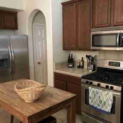 Charming 1-bedroom condo in awesome Modesto with WiFi, AC Others