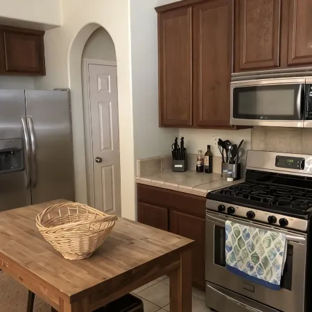 Charming 1-bedroom condo in awesome Modesto with WiFi, AC