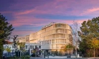 Golden Tulip Lyon Ouest Techlid - Hotel & Spa - parking